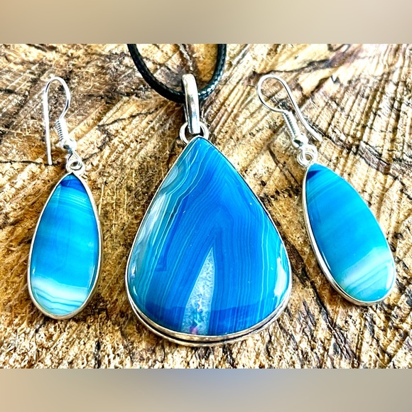 Blue Botswana Lace Agate Pendant & Earrings - Picture 6 of 11